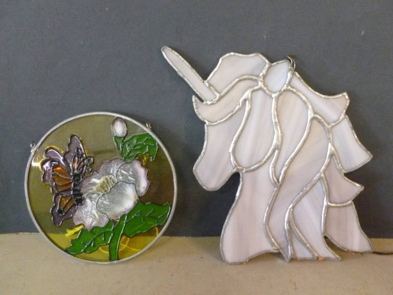 lot 373 image: Window Decorations
