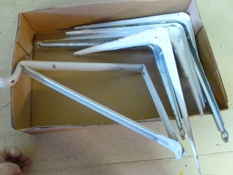 lot 383 image: Shelf Brackets