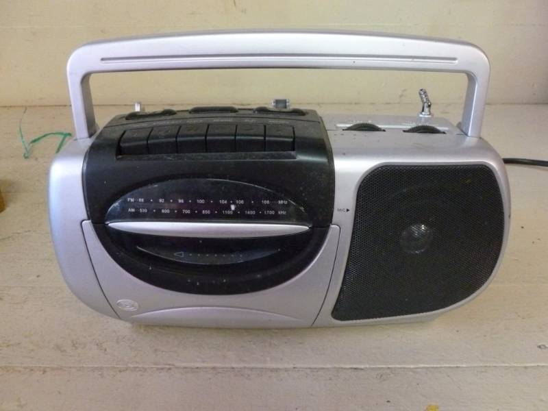 lot 384 image: Shelf Radio