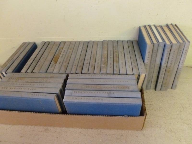 lot 386 image: Vintage Book Set