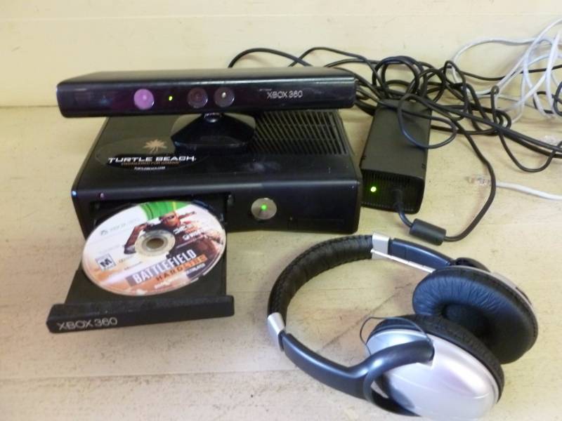 lot 390 image: XBOX 360 Game Console