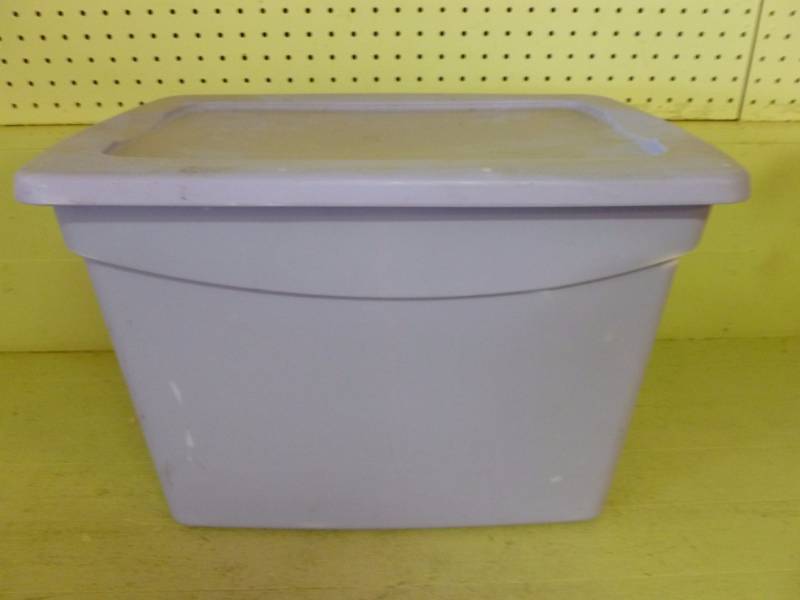 lot 394 image: Storage Tote