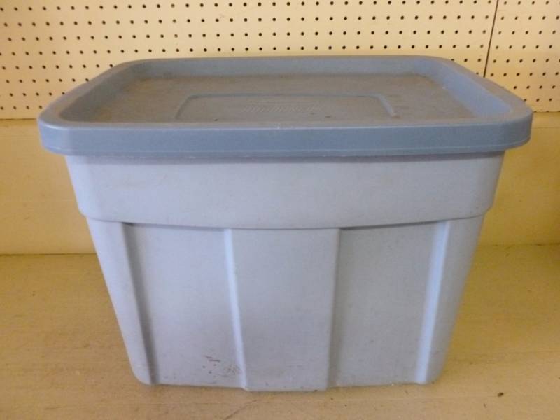 lot 395 image: Storage Tote