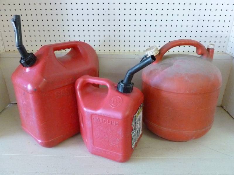 lot 400 image: Gas Cans