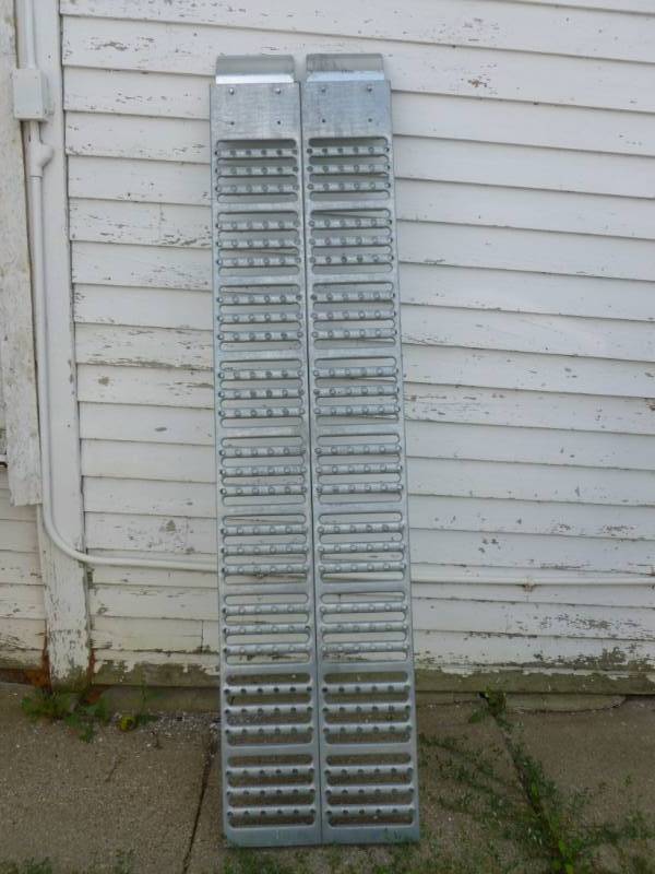 lot 401 image: Steel Loading Ramps