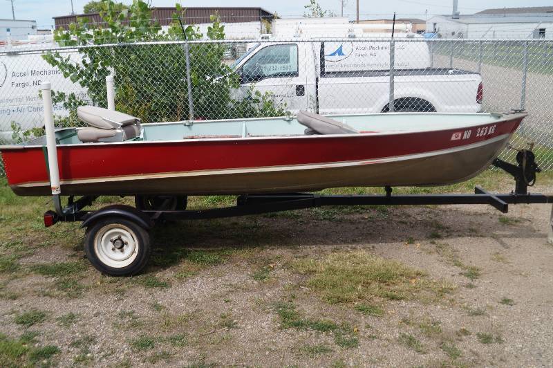 Lund Fishing BoatTrailer