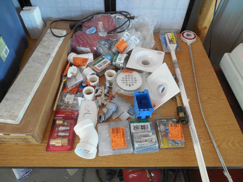 lot 32 image: MISC. BOX LOT