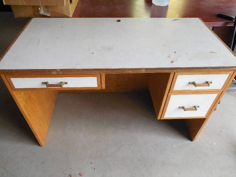 lot 80 image: DESK