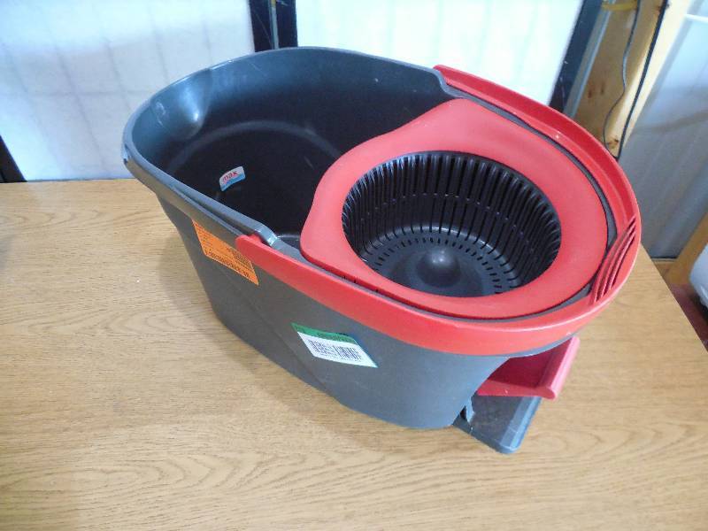 lot 99 image: MOP BUCKET  PAIL