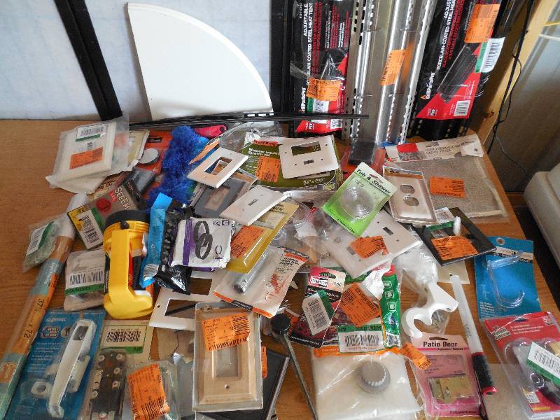 lot 102 image: RANDOM BOX OF STUFF