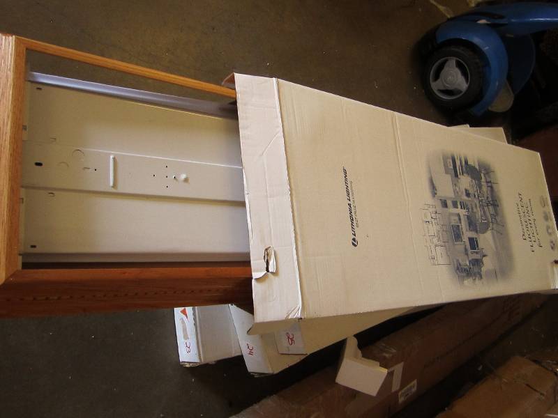 lot 29 image: Dentil 1-12 ft. x 4 ft. 4-Light Fl...