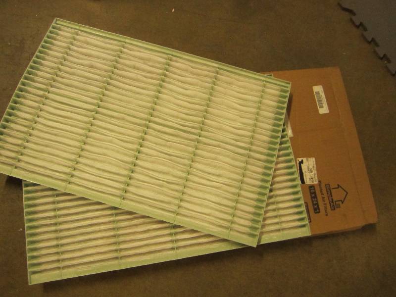 lot 76 image: 2 airfilters 16 x 24 x 1...