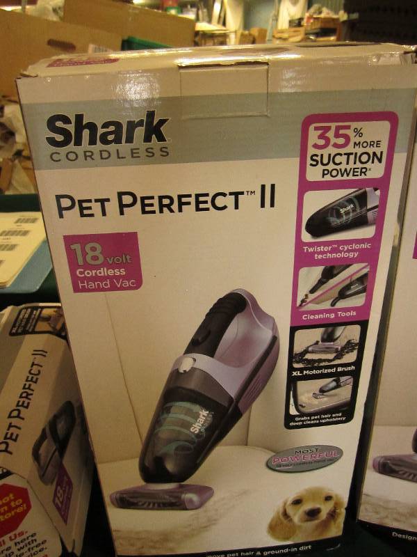 lot 100 image: Shark chordless per perfect 2 18 vo...