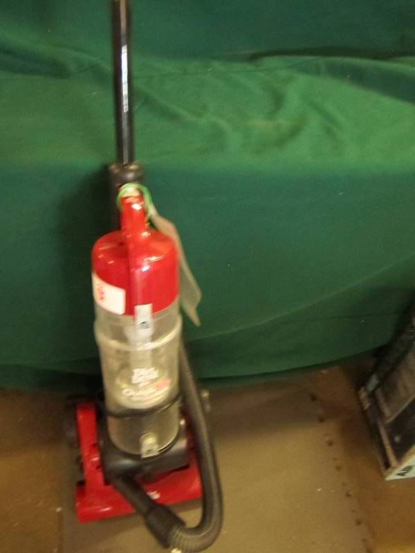 lot 105 image: Dirt devil quick lite vacuum ...