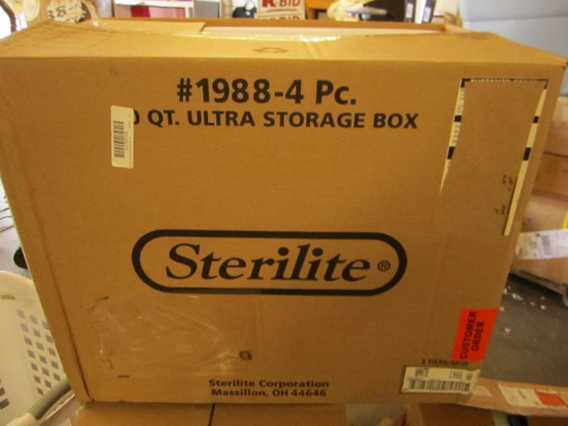 lot 120 image: Sterilite 70 quart ultra storage bi...