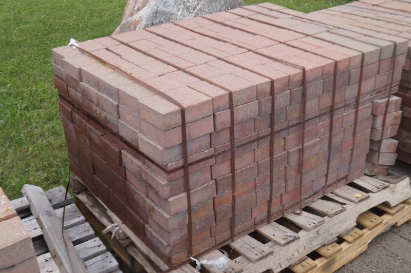lot 6 image: Pavers