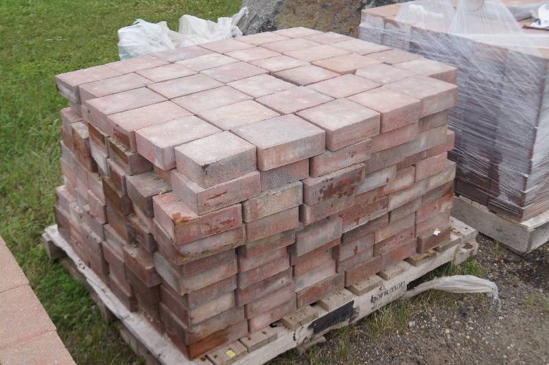 lot 8 image: Pavers