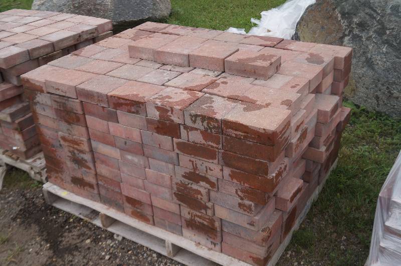 lot 9 image: Pavers