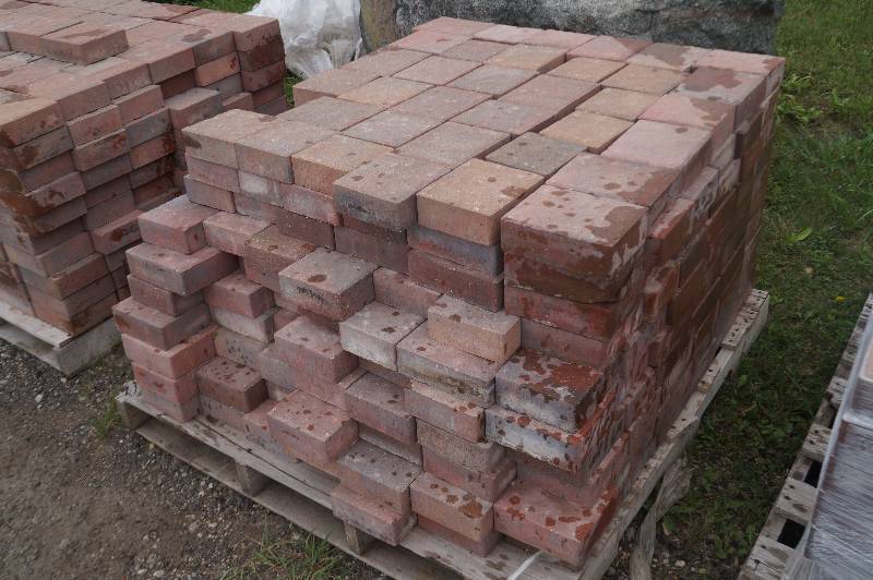 lot 10 image: Pavers