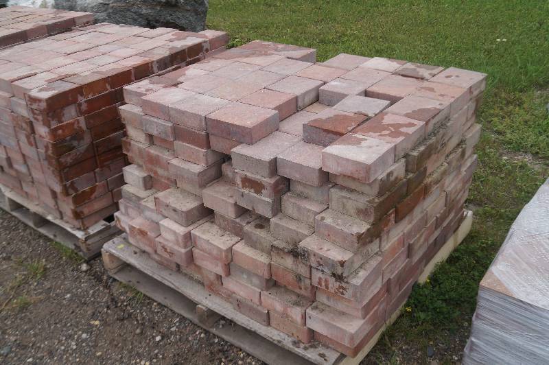 lot 12 image: Pavers