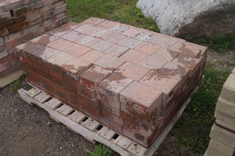 lot 13 image: Pavers