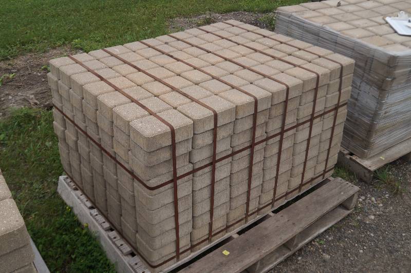 lot 15 image: Pavers