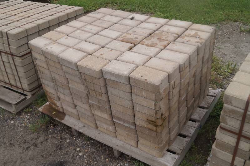 lot 16 image: Pavers