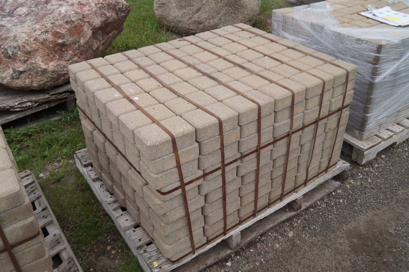 lot 18 image: Pavers