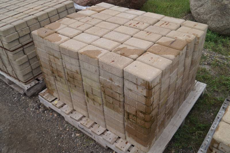 lot 19 image: Pavers