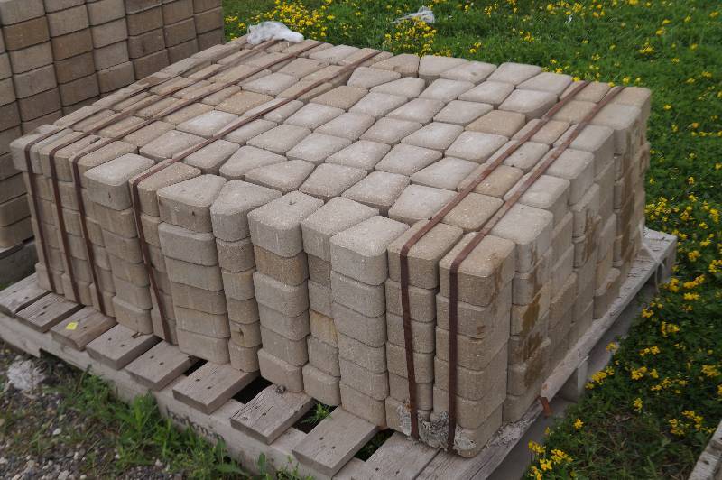 lot 25 image: Pavers