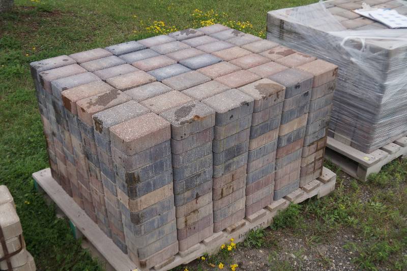 lot 27 image: Pavers