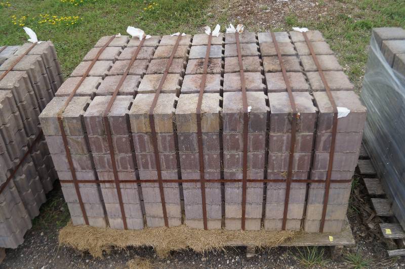 lot 34 image: Pavers