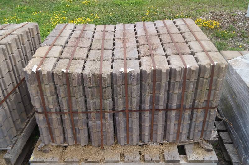 lot 39 image: Pavers
