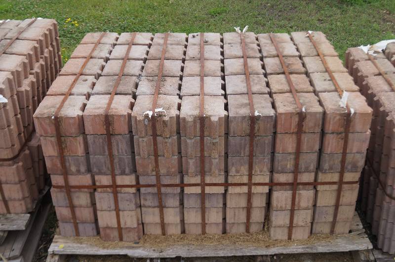 lot 44 image: Pavers