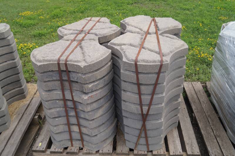 lot 49 image: Pavers