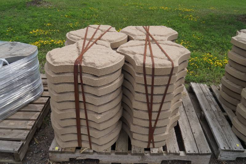 lot 52 image: Pavers