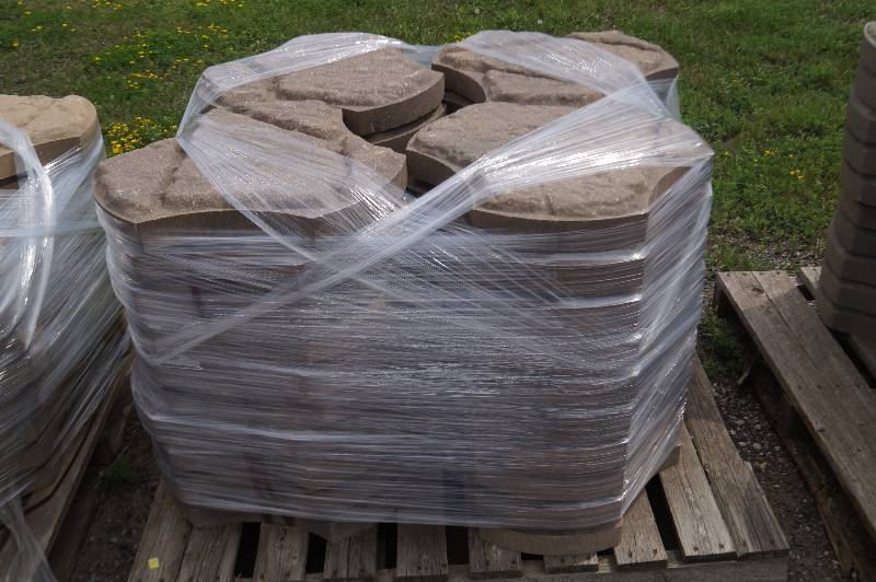 lot 57 image: Pavers