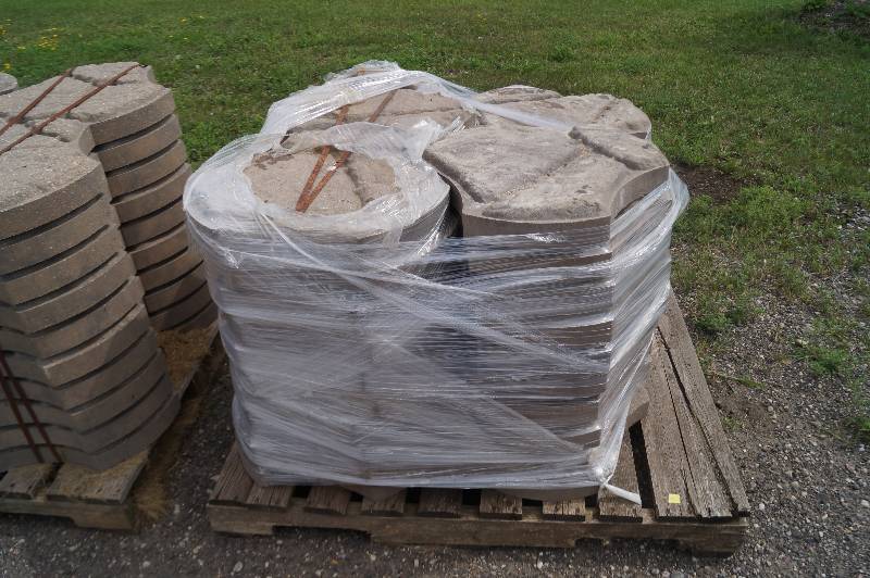 lot 59 image: Pavers