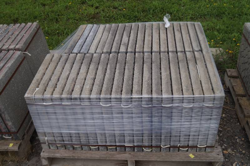 lot 64 image: Pavers