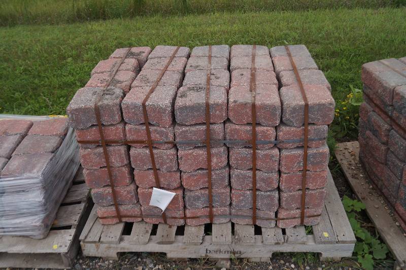 lot 74 image: Wall Blocks