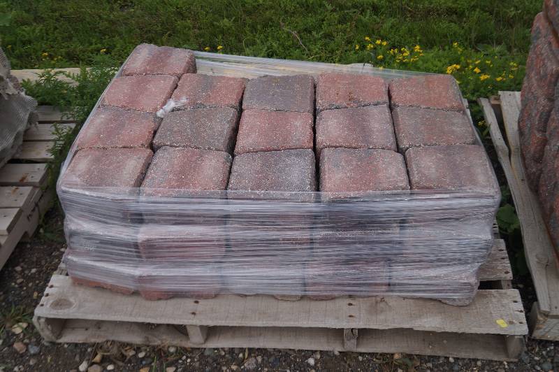 lot 75 image: Wall Blocks
