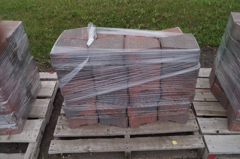 lot 82 image: Wall Blocks