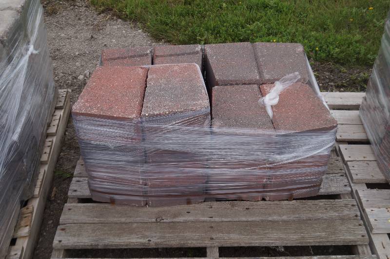lot 84 image: Wall Blocks