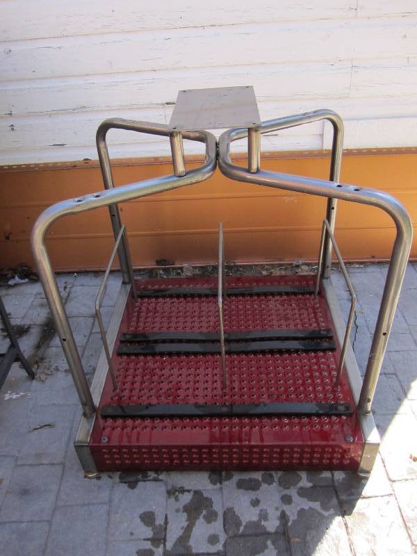 All metal table base 30x25...