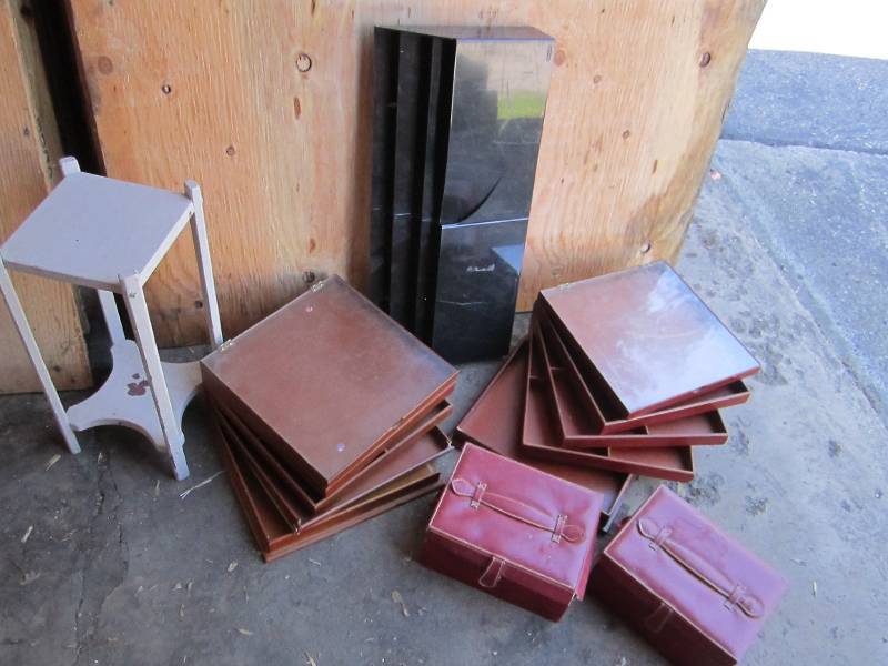 Lot of displays, some need repair...