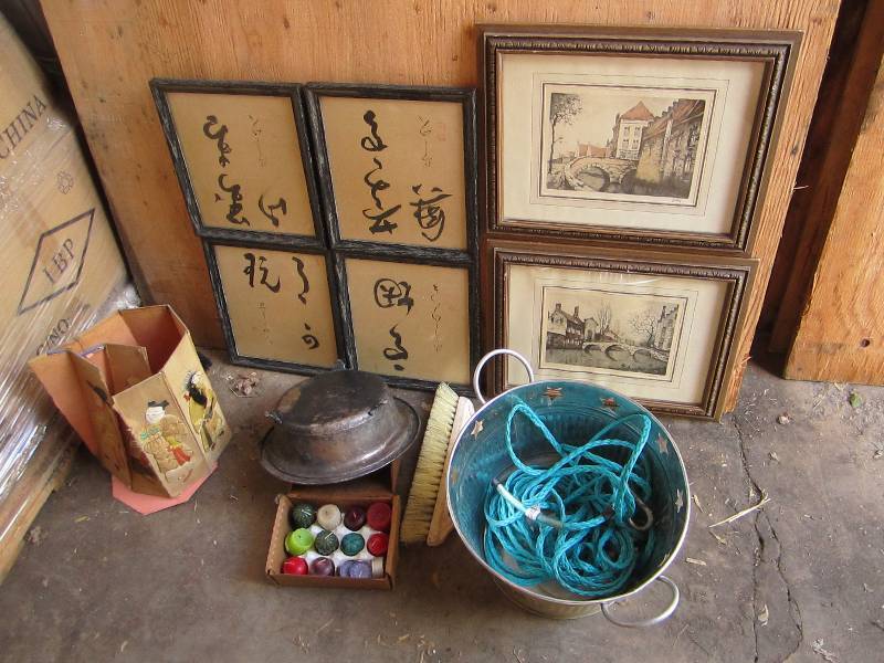Lot of Oriental and decorative item...