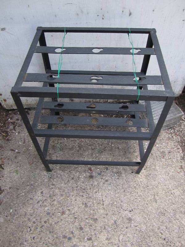 Small metal stand23x15x19...
