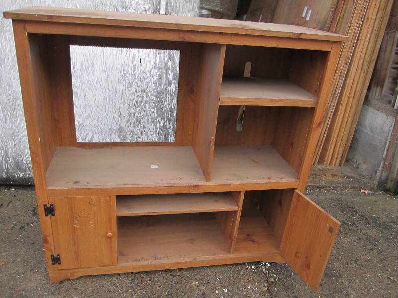 Sauder entertainment center, 51 wi...