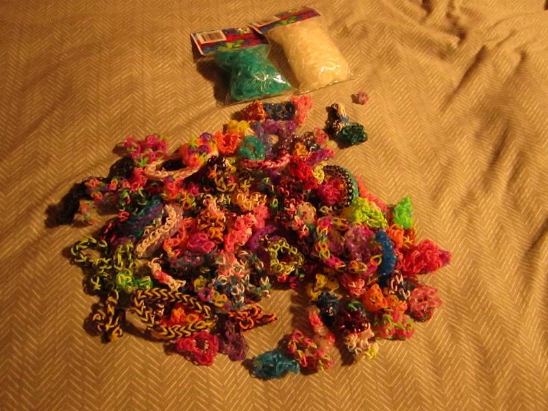 Lot of rubberbands for bracelet mak...