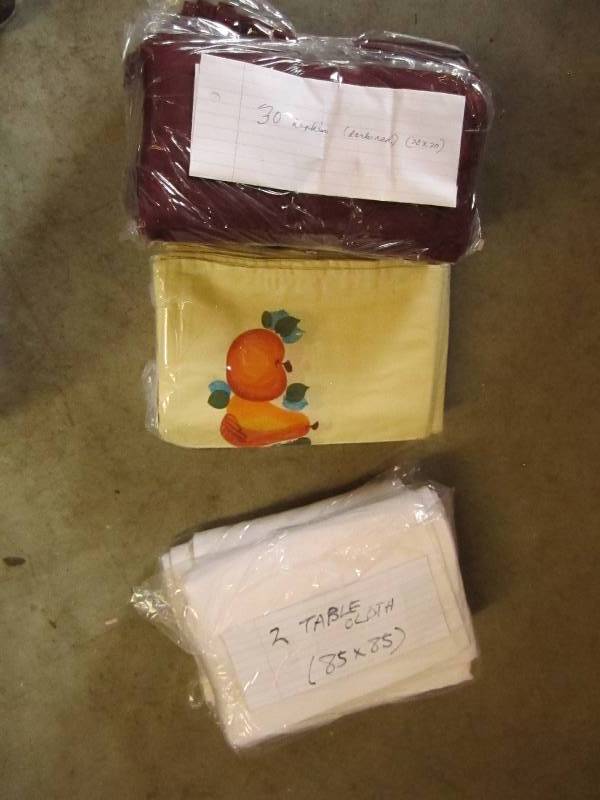 70 napkins 20 x 20 and 2 table clot...